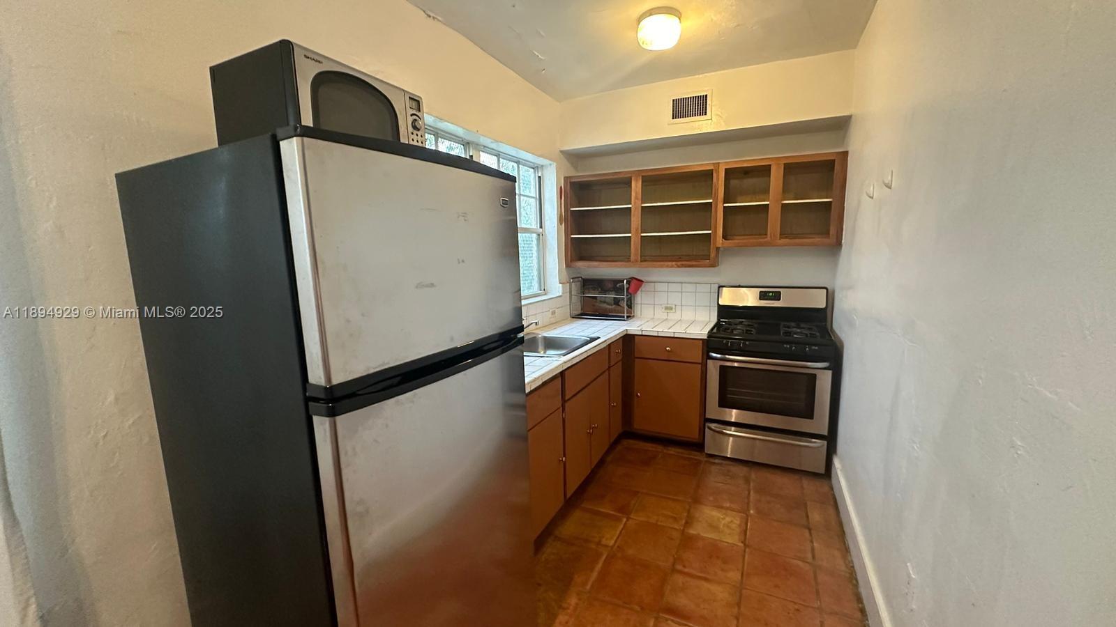 754 Meridian Ave #15