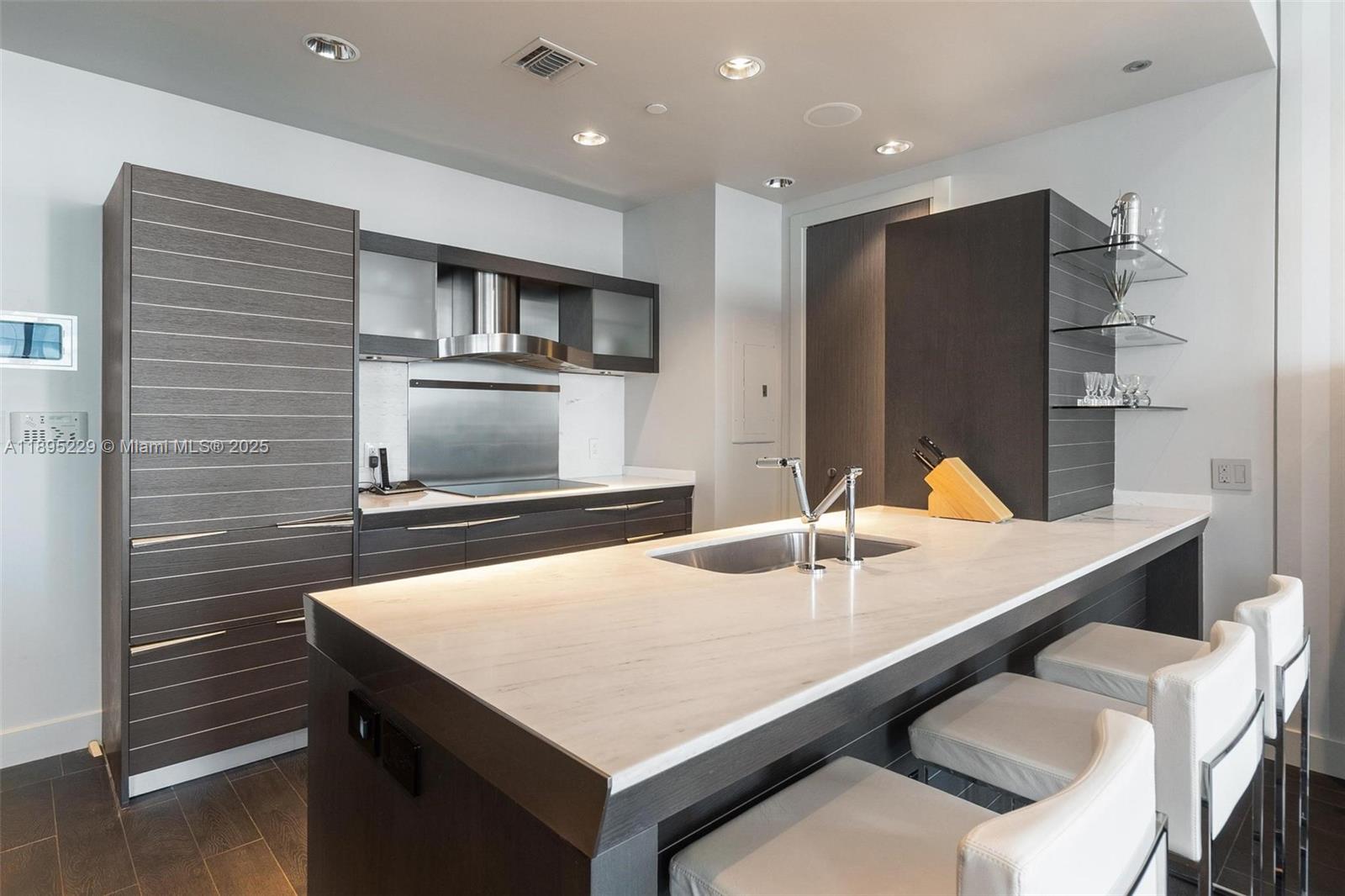 image Epic West Condo13