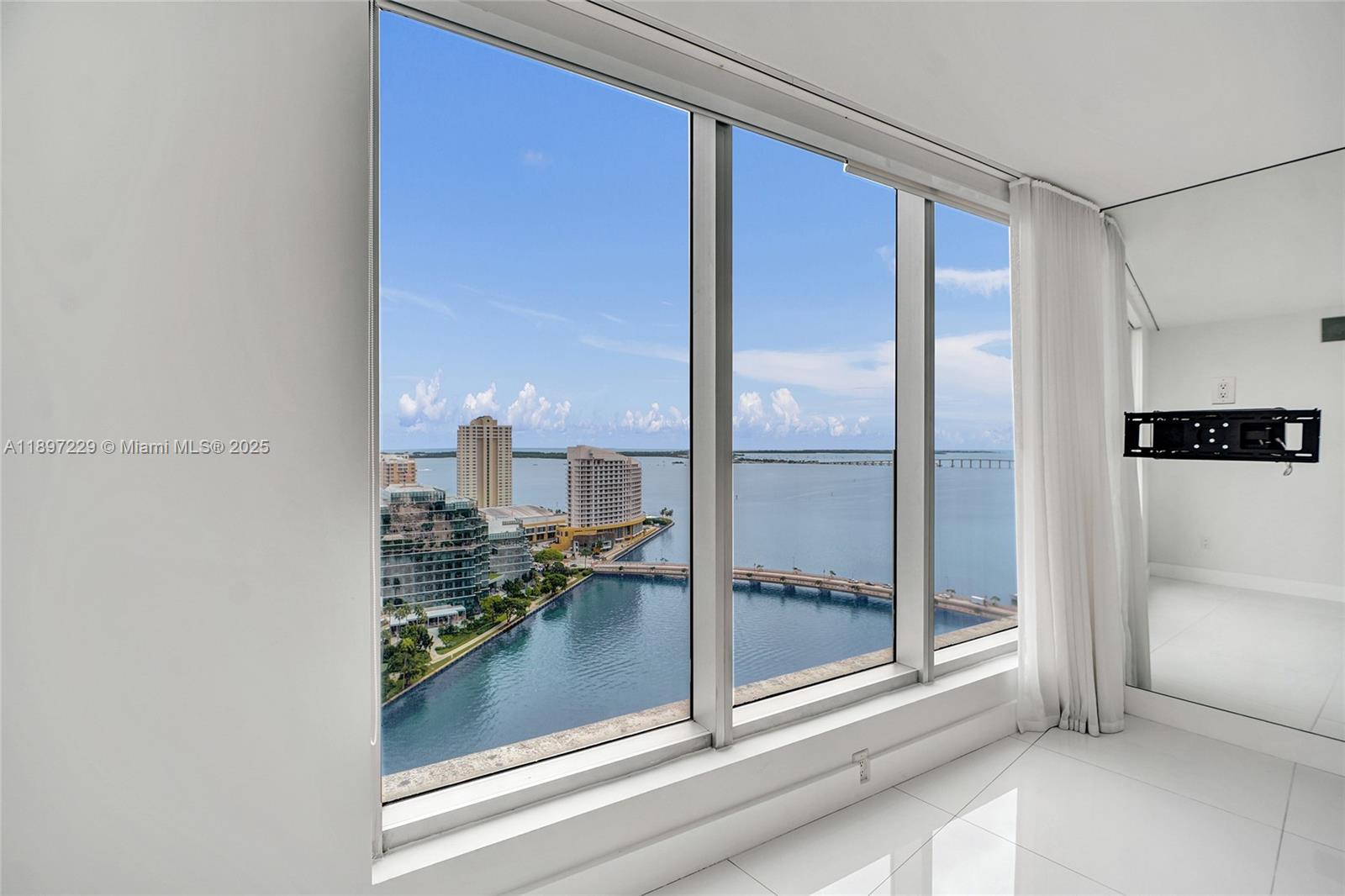 image Icon Brickell17