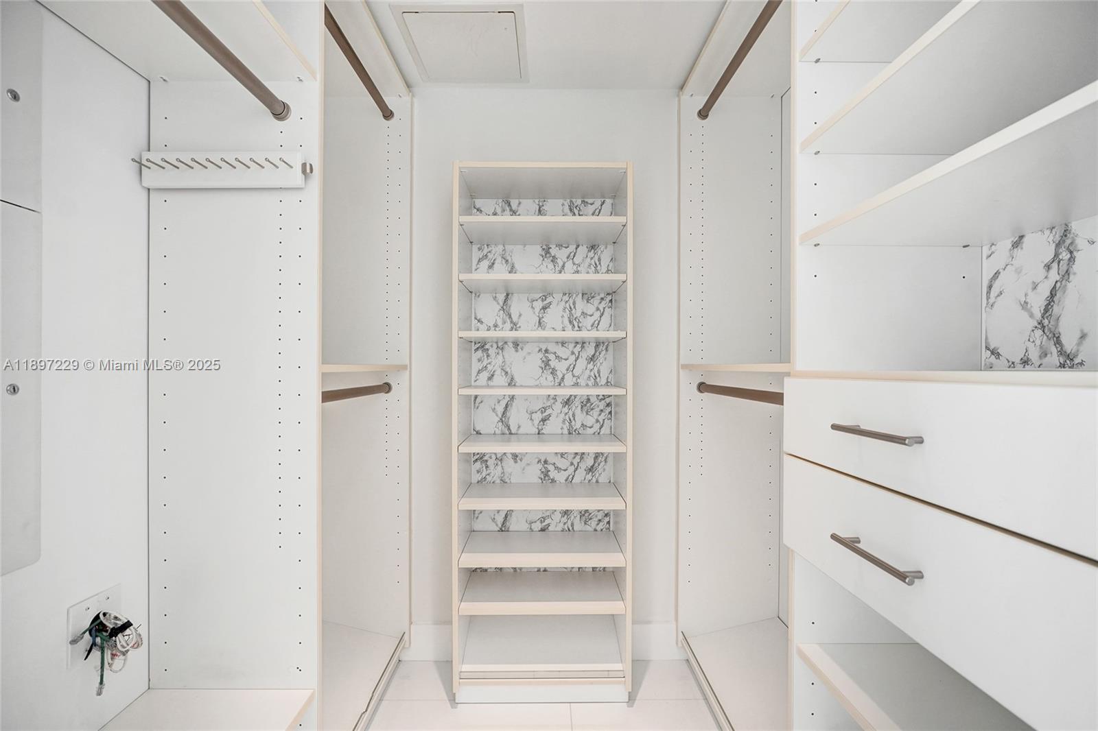 image Icon Brickell22