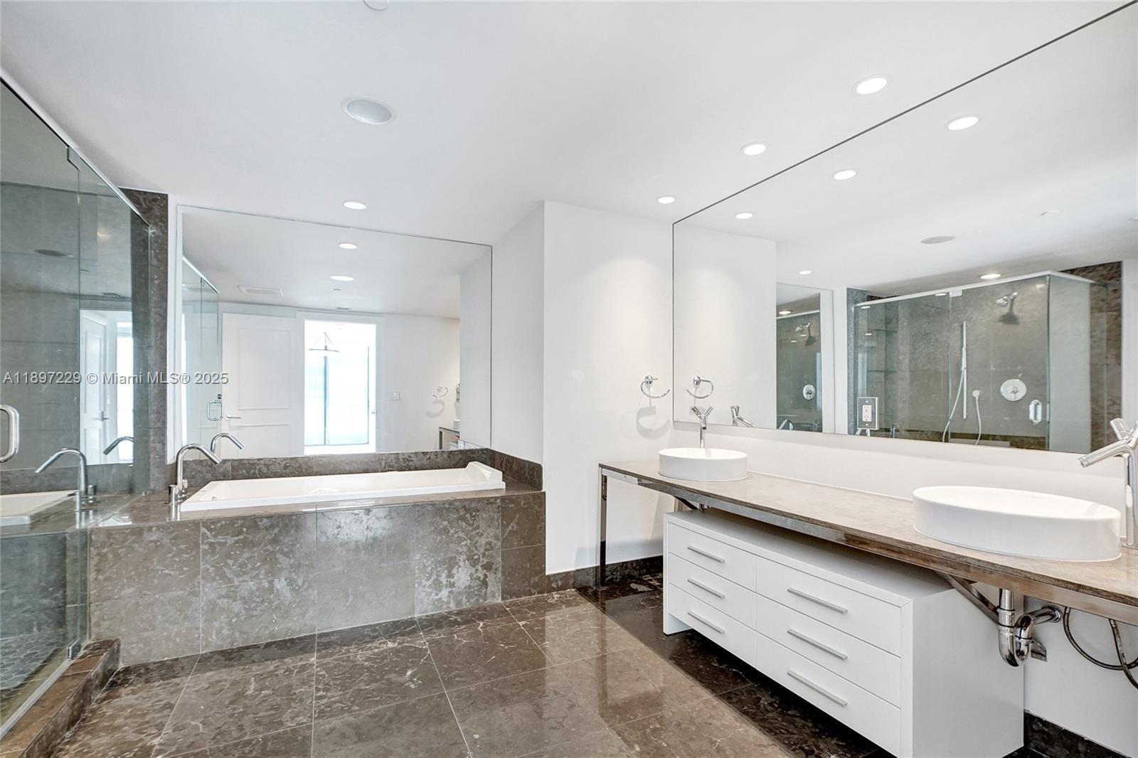 image Icon Brickell23