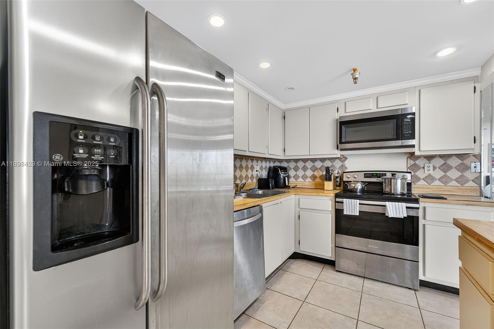 image Winston Towers 700 Condo9