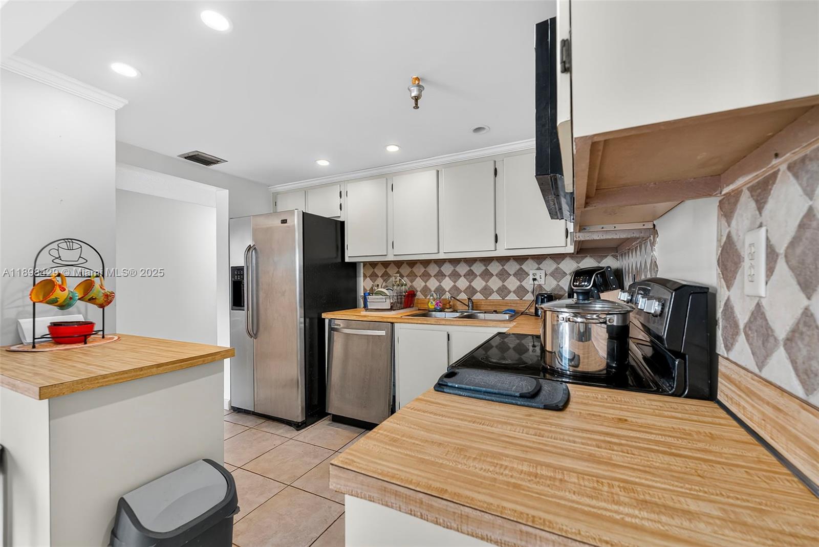 image Winston Towers 700 Condo10