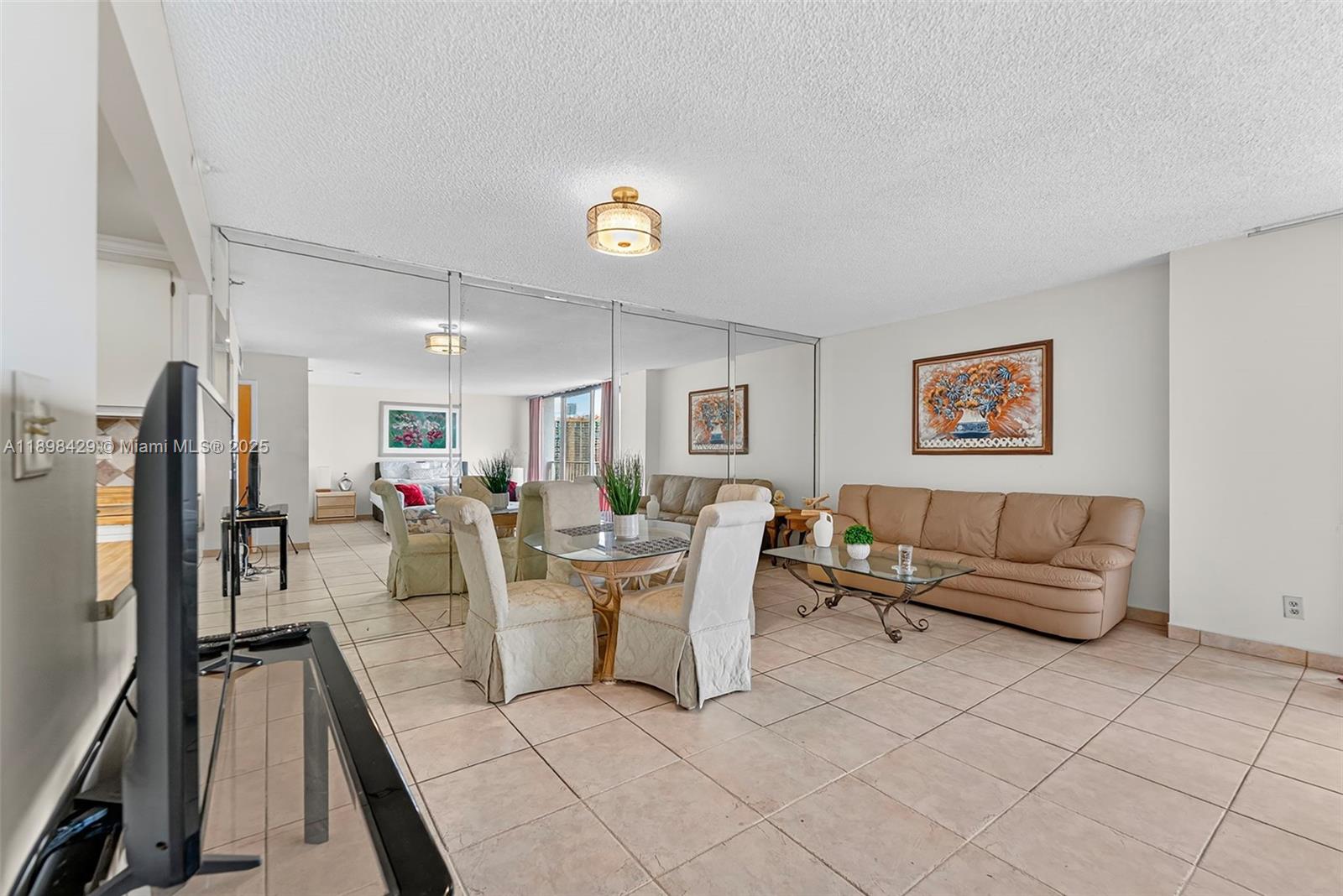 image Winston Towers 700 Condo11