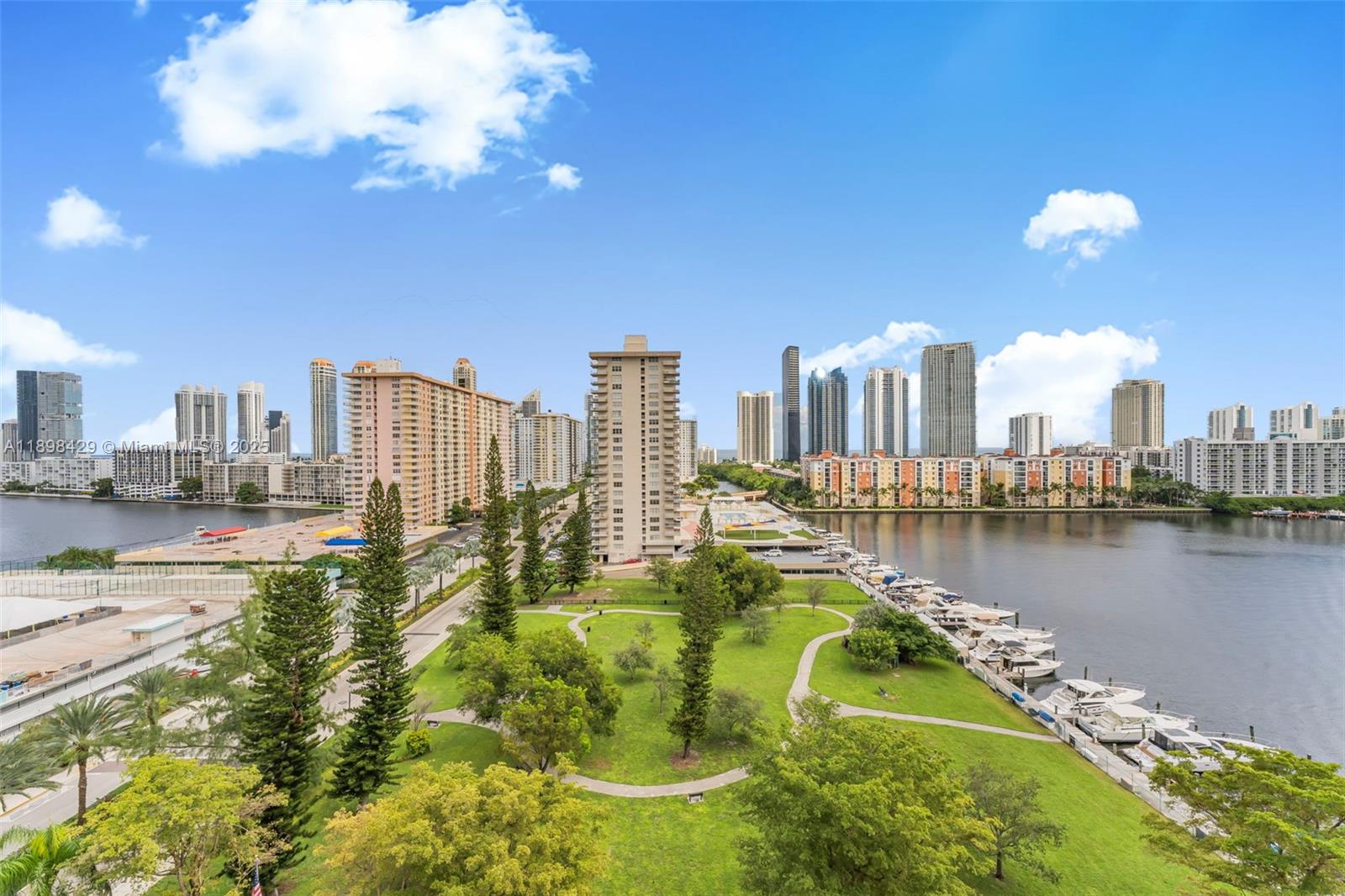 image Winston Towers 700 Condo1