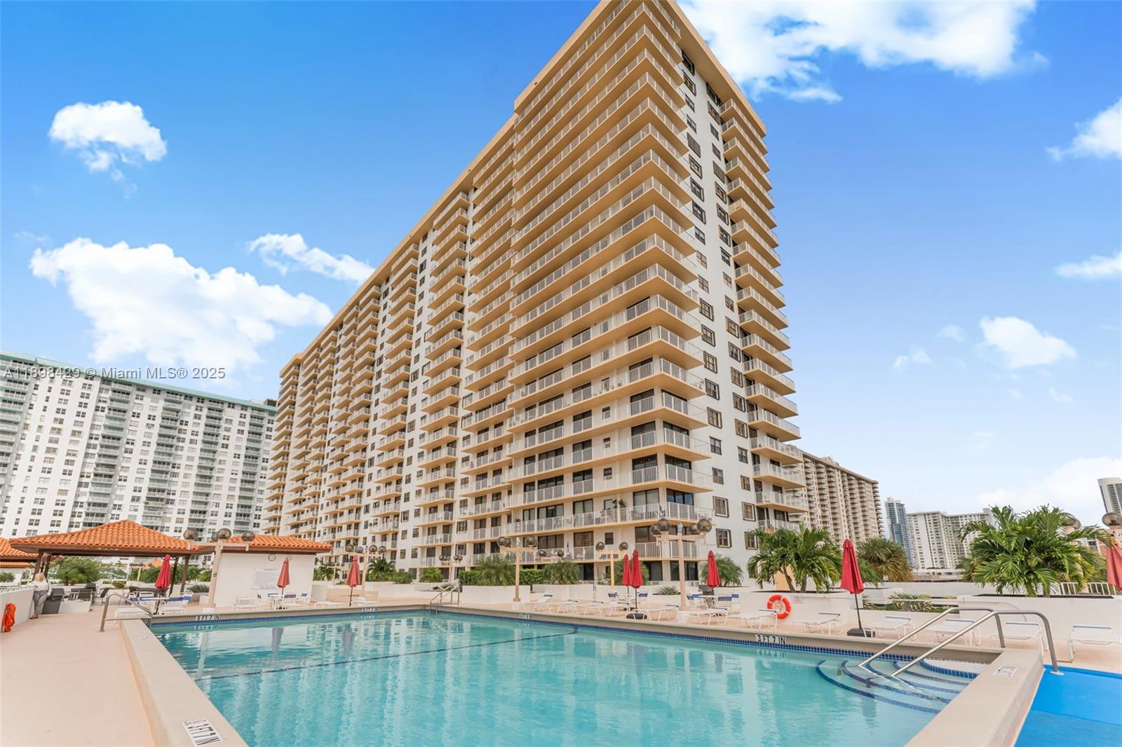 image Winston Towers 700 Condo20