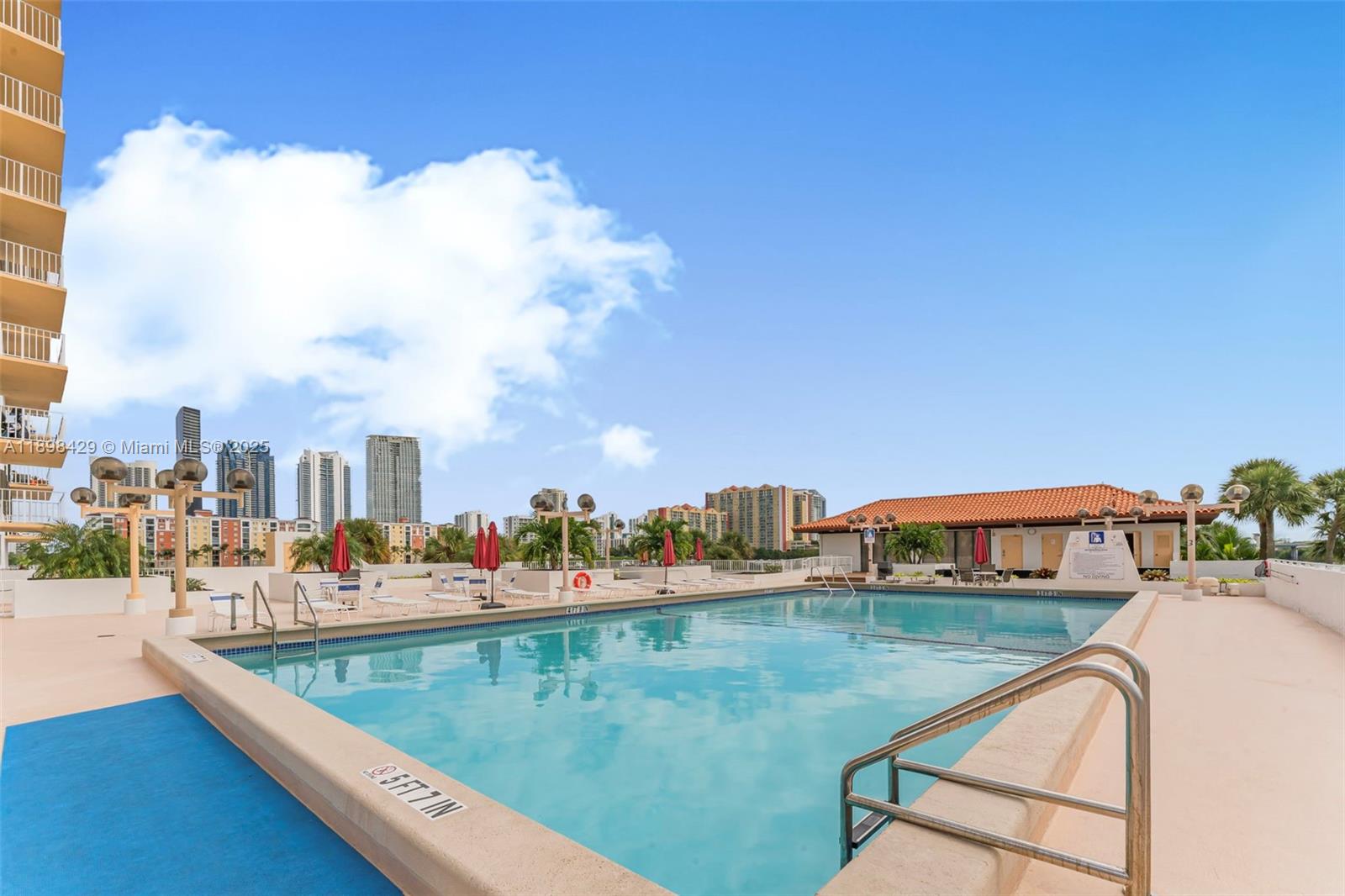 image Winston Towers 700 Condo21