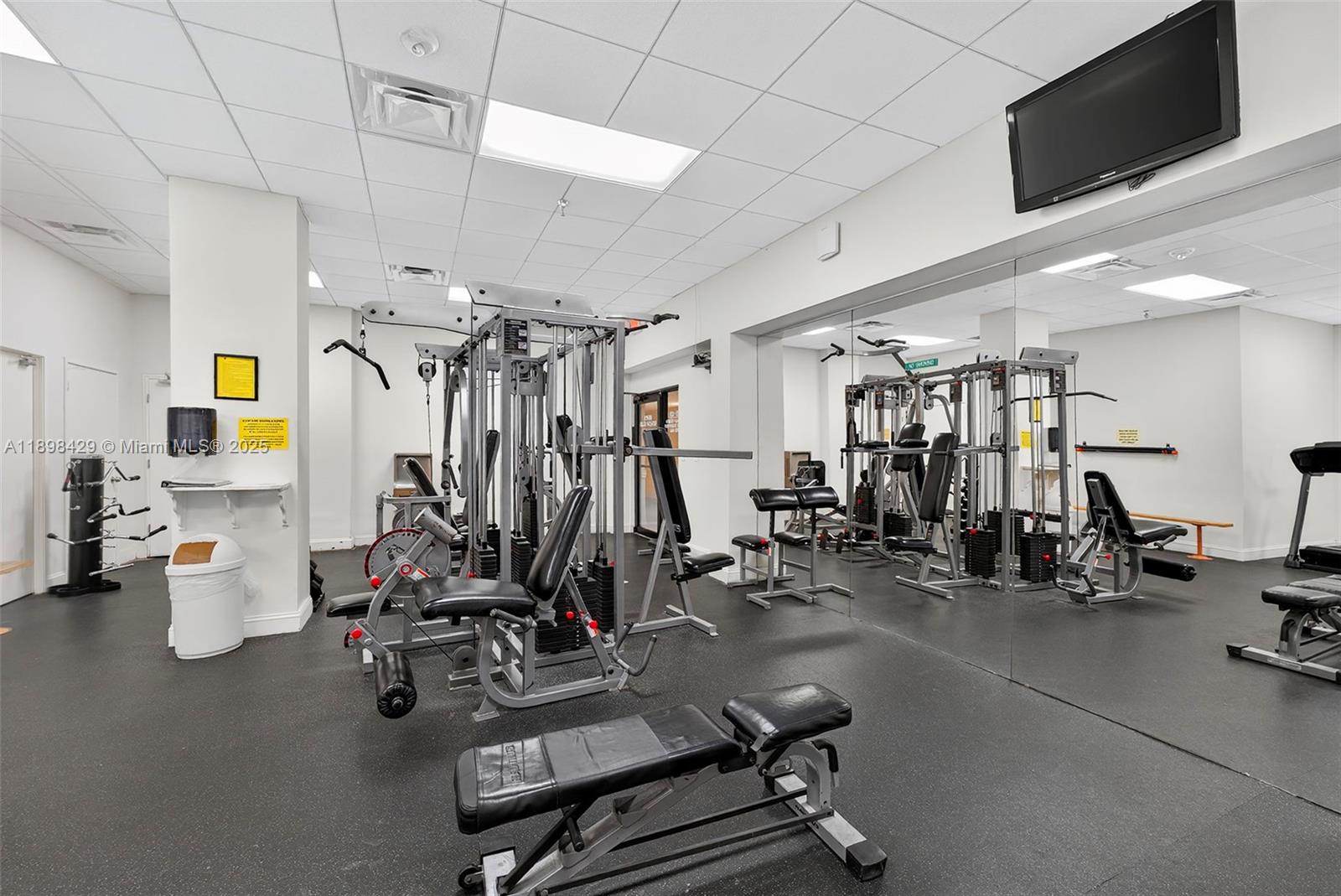 image Winston Towers 700 Condo23