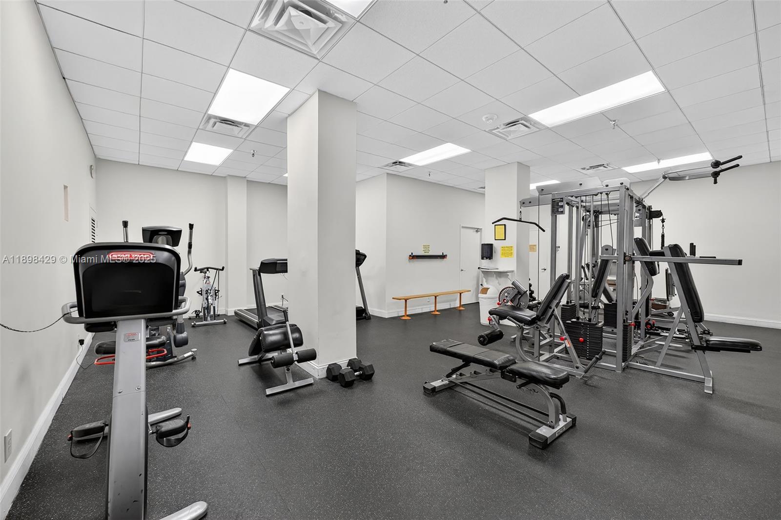 image Winston Towers 700 Condo24