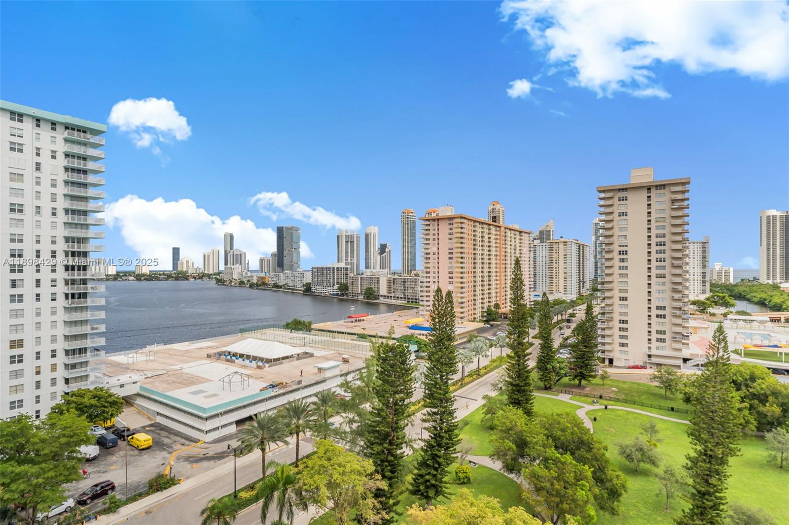 image Winston Towers 700 Condo2