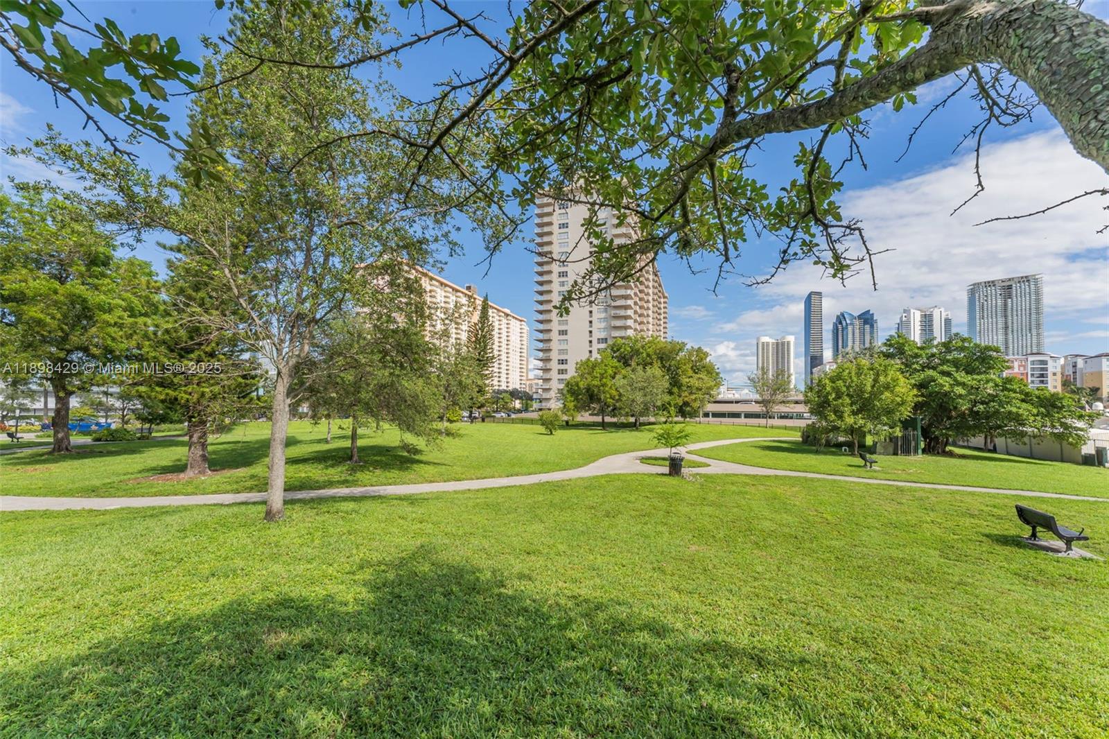 image Winston Towers 700 Condo30