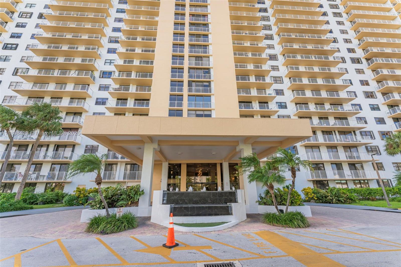 image Winston Towers 700 Condo31