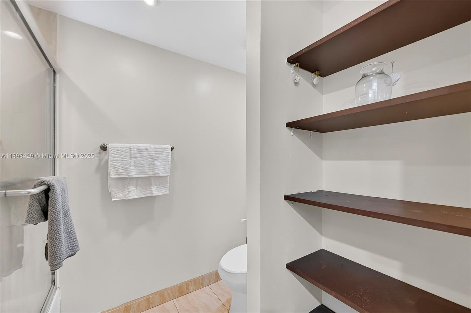 image Winston Towers 700 Condo5