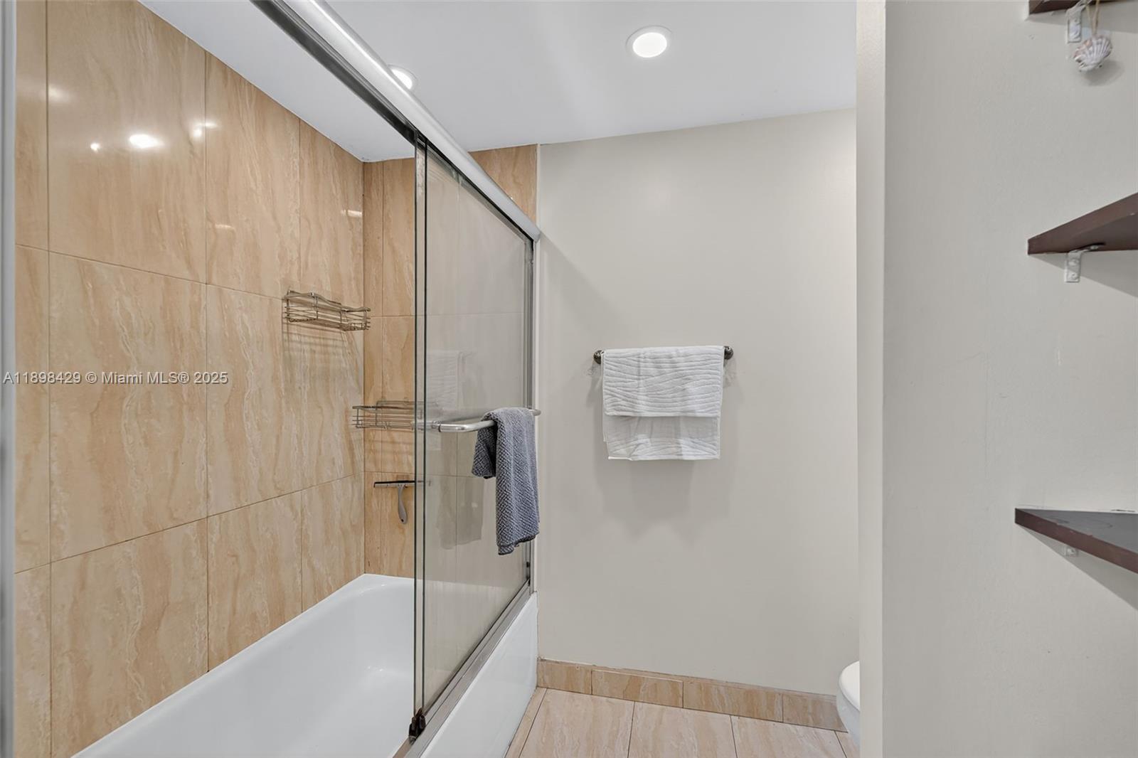 image Winston Towers 700 Condo6