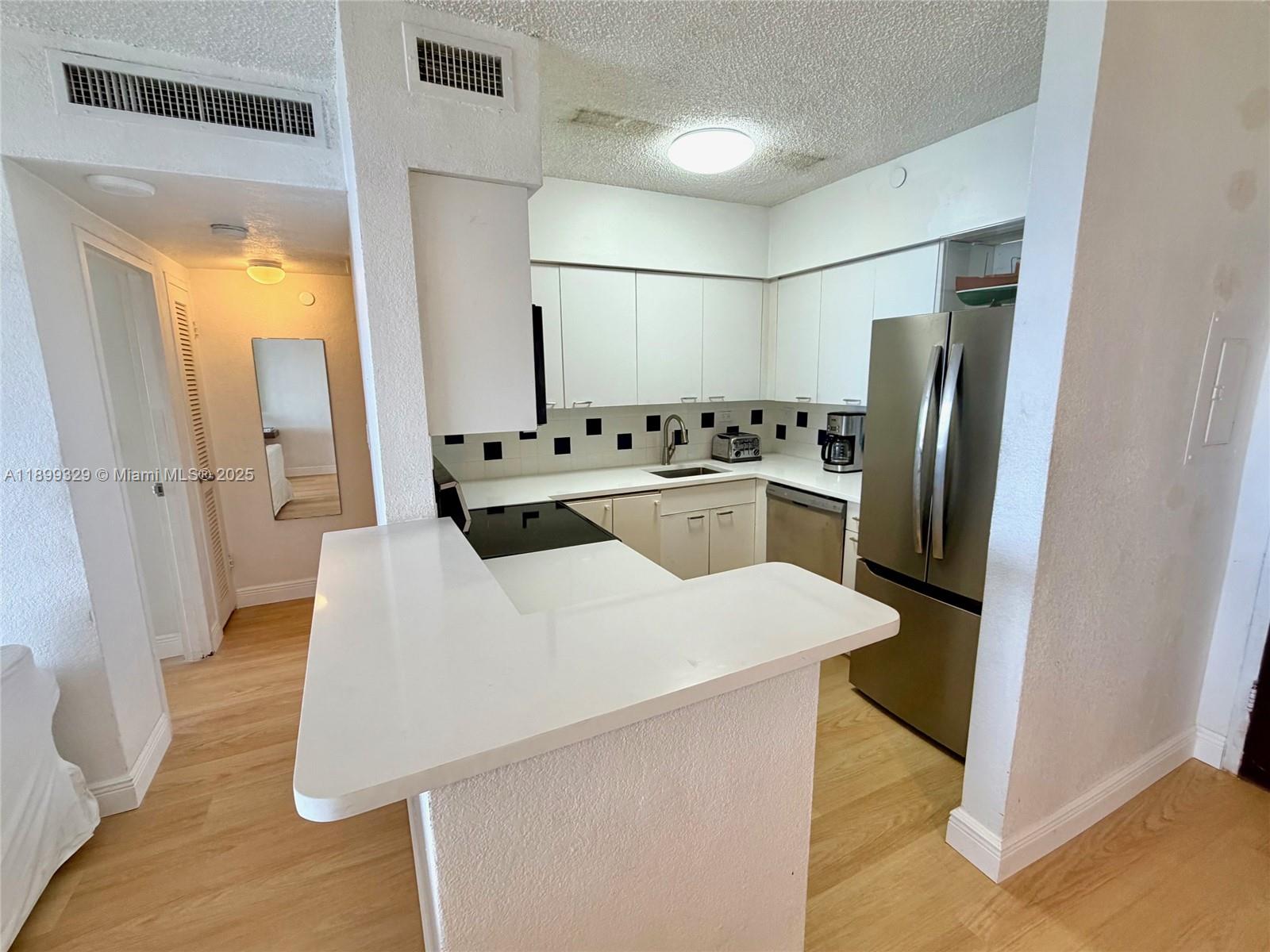 1500 Bay Rd #1274S Miami Beach, FL 33139 1500 Bay Rd #1274S Miami Beach, FL 33139