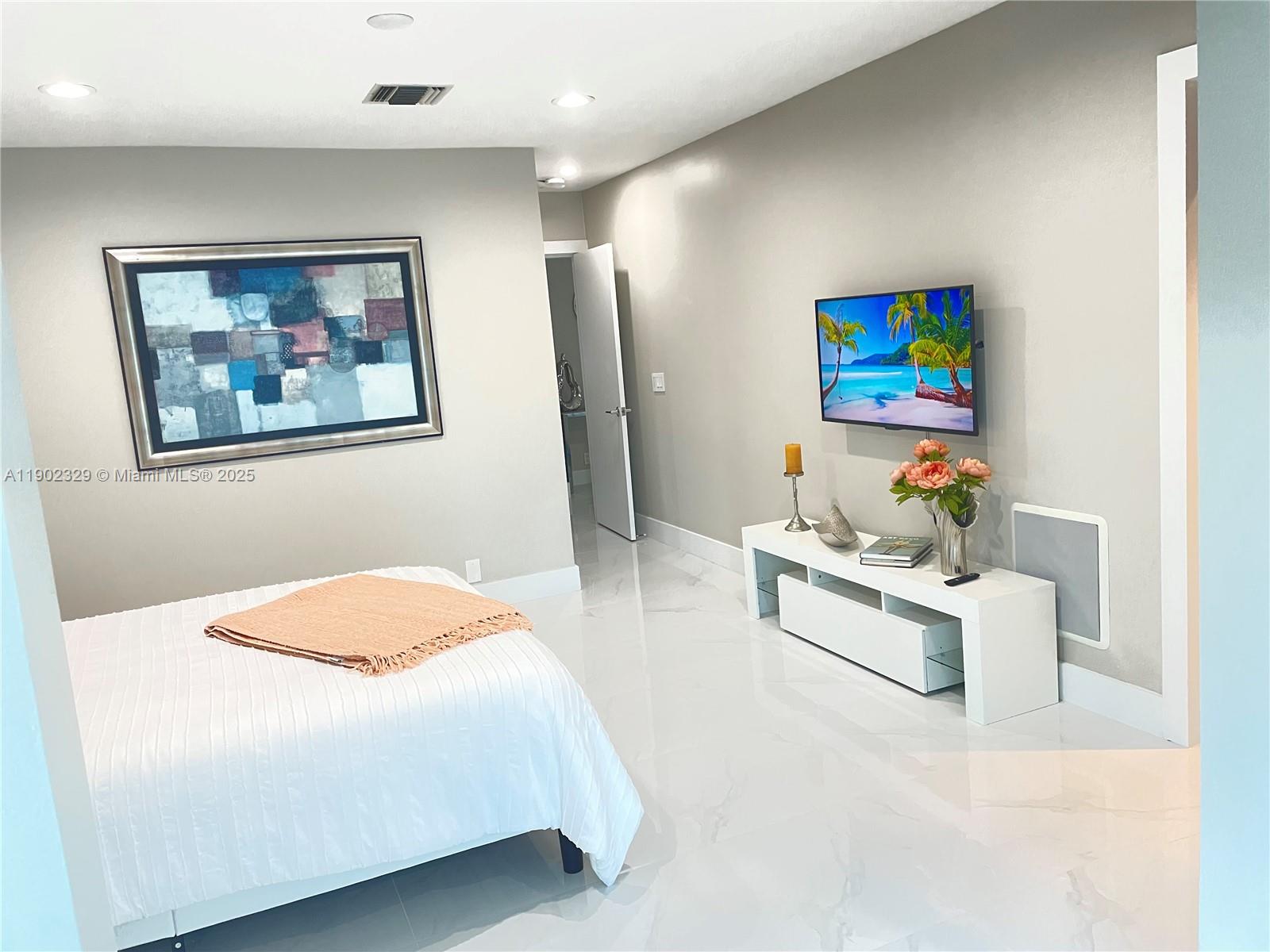 404 Coconut Isle Dr Fort Lauderdale, FL 33301