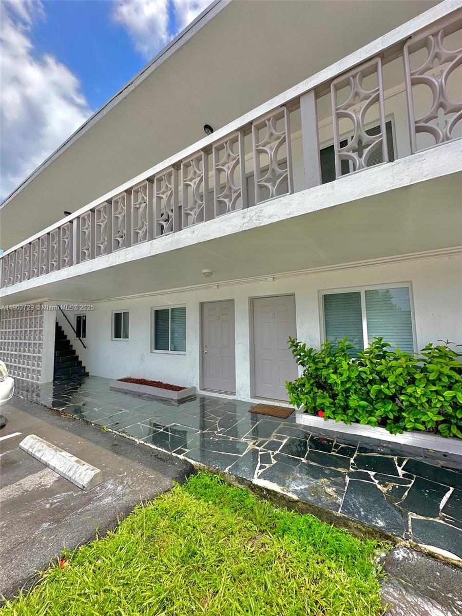 10 NW 77th St #2