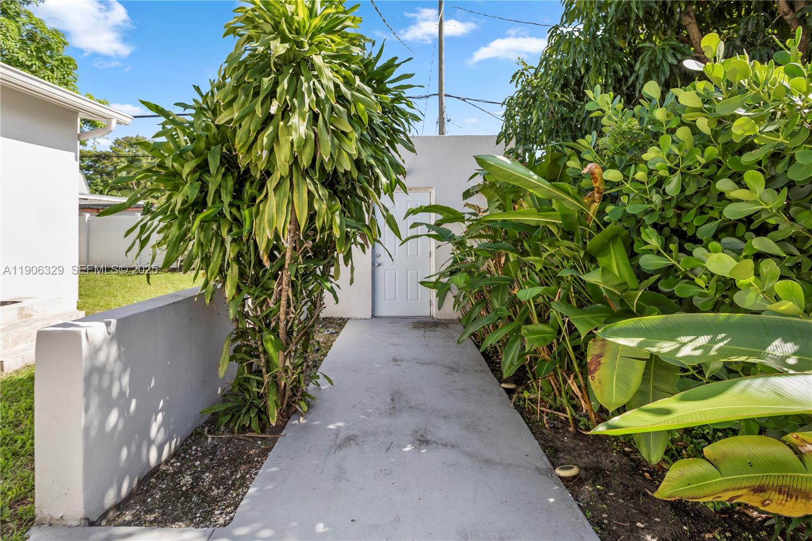 1776 SW 11th Ter Miami, FL 33135