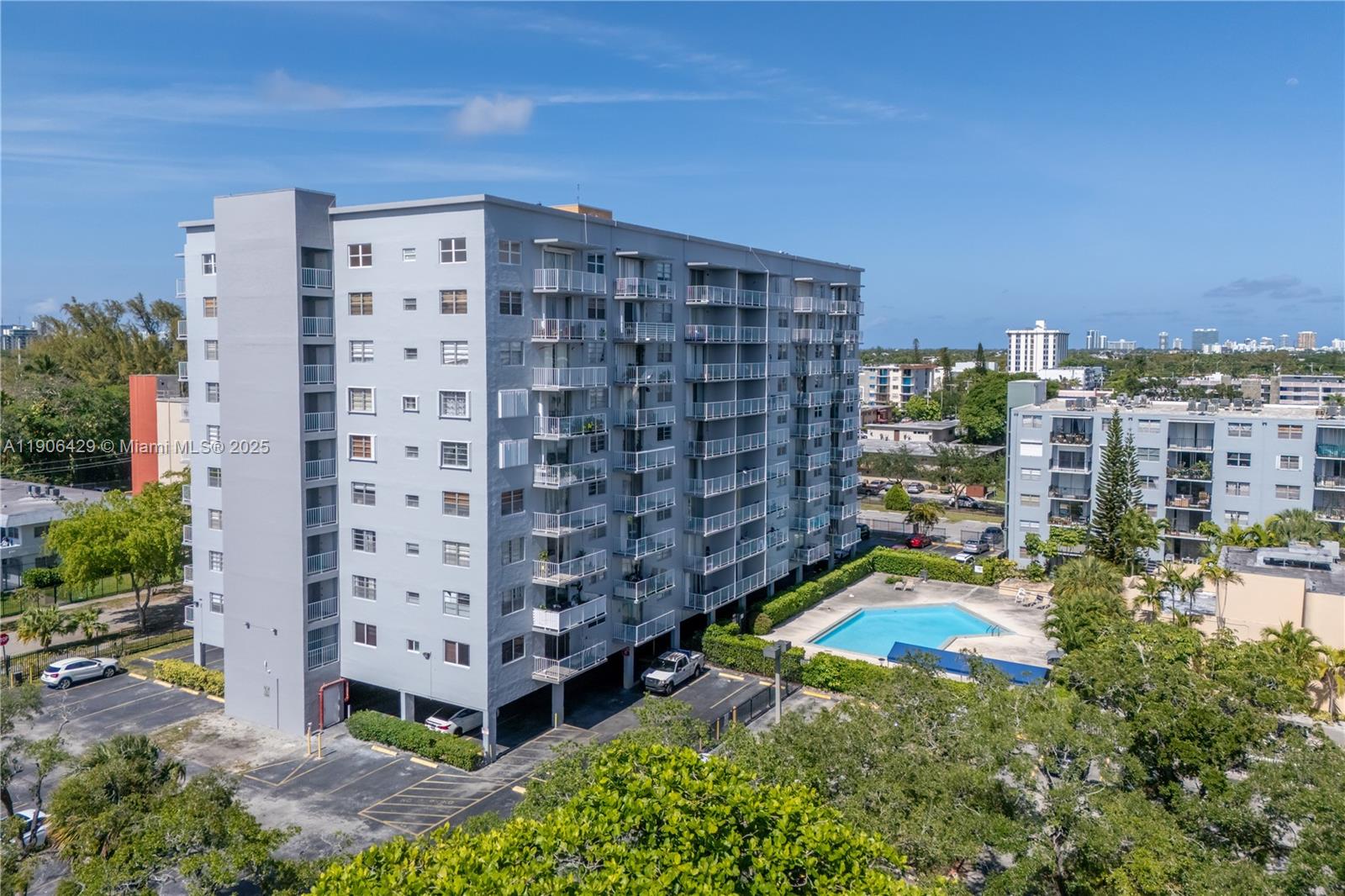 1470 NE 125th Ter #PH9