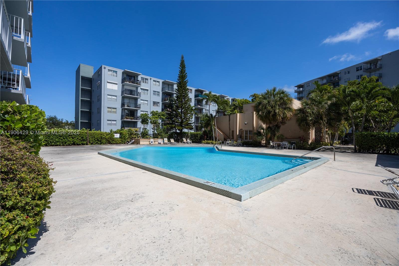 1470 NE 125th Ter #PH9 North Miami, FL 33161