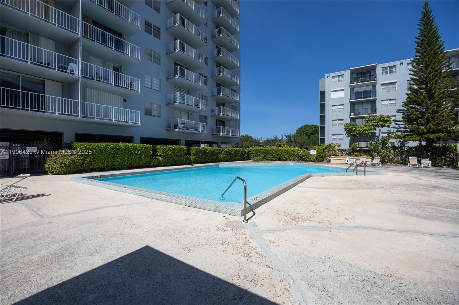 1470 NE 125th Ter #PH9 North Miami, FL 33161