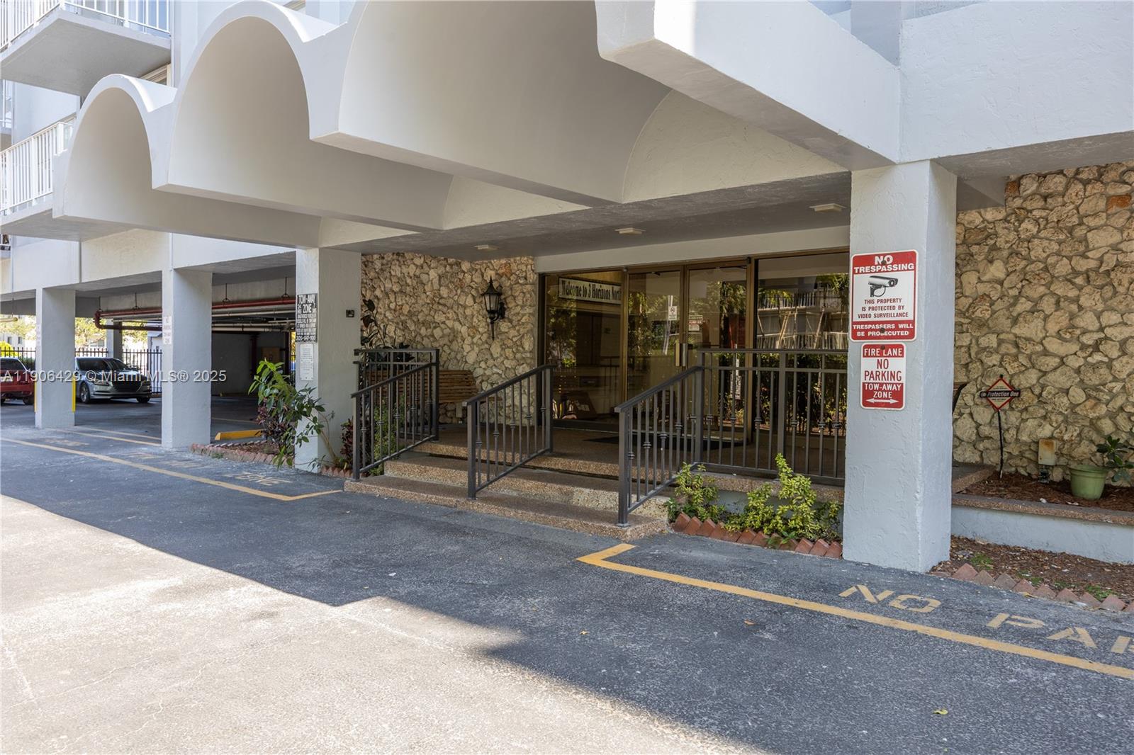 1470 NE 125th Ter #PH9 North Miami, FL 33161