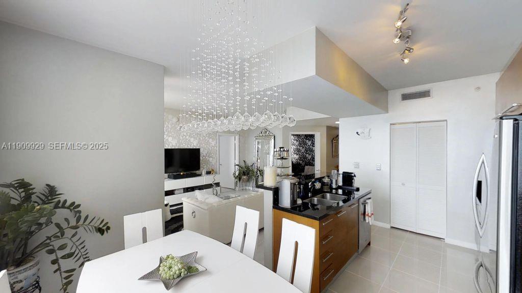 image Vizcayne South10