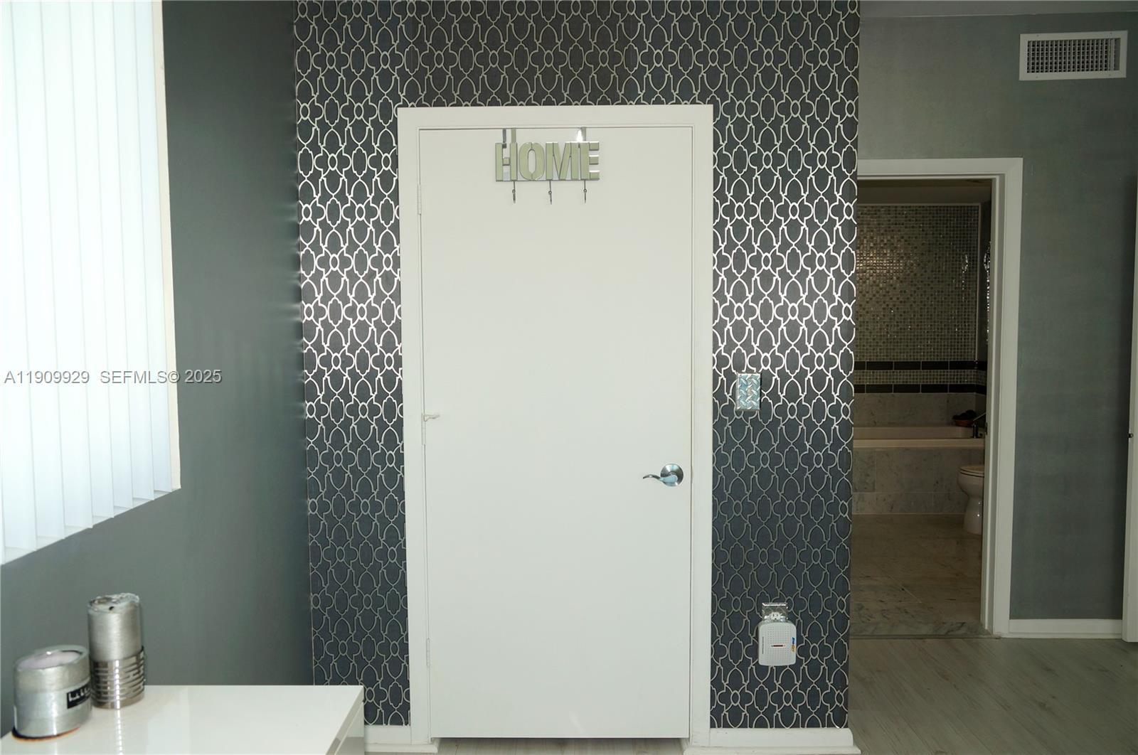 image Vizcayne South15