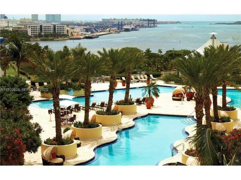 image Vizcayne South26