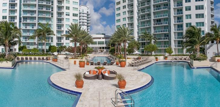 image Vizcayne South27