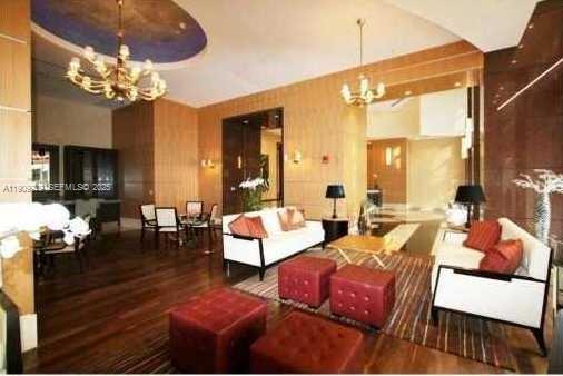 image Vizcayne South30