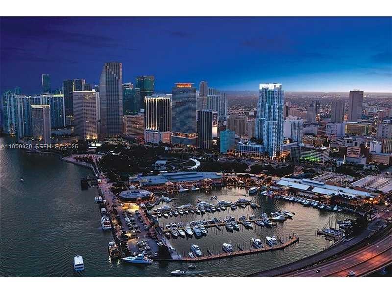 image Vizcayne South37