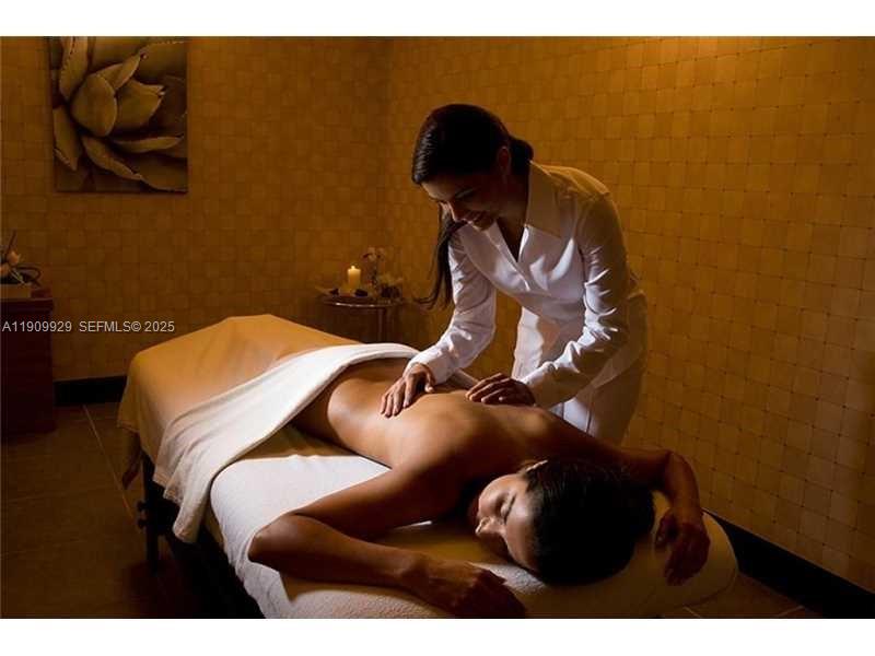 image Vizcayne South38