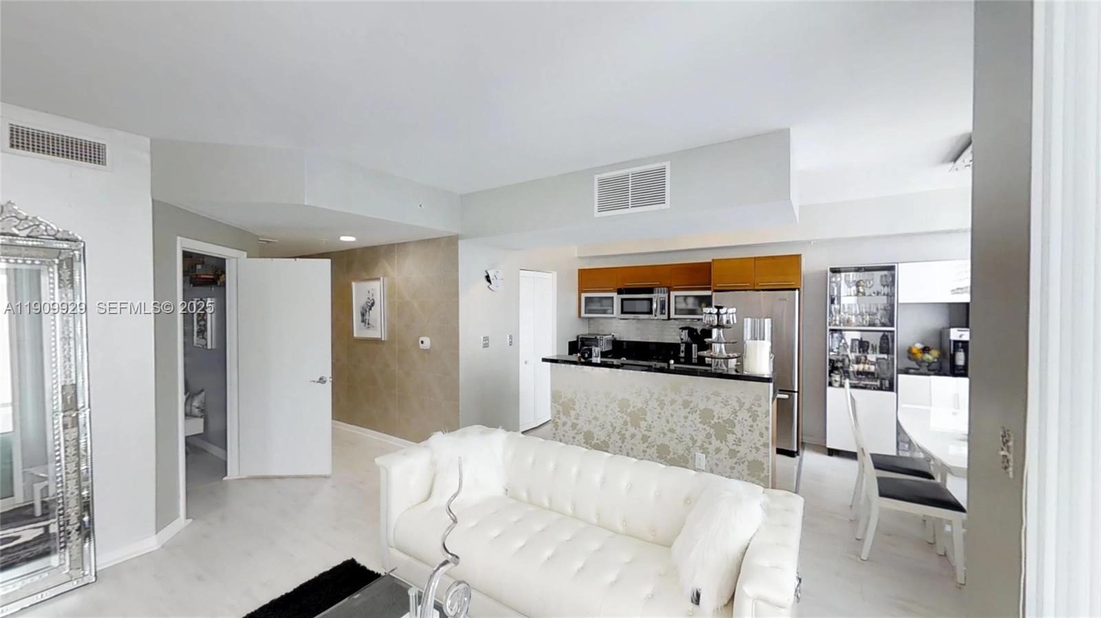 image Vizcayne South5