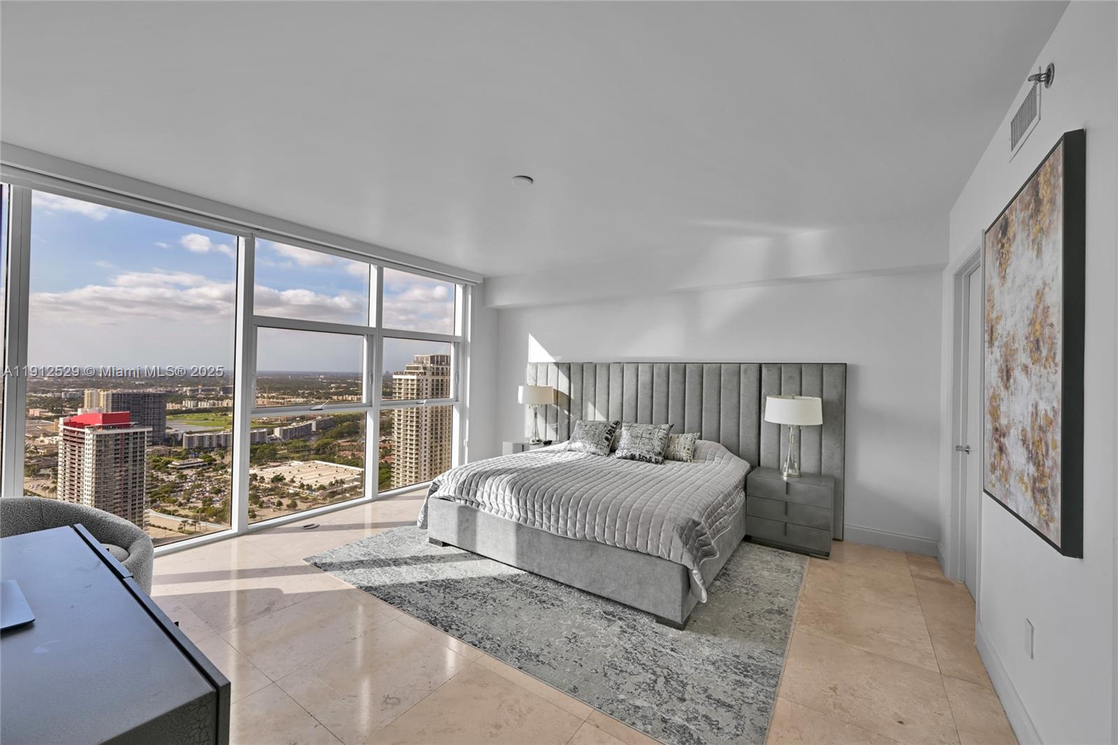 image Beach Club Two9