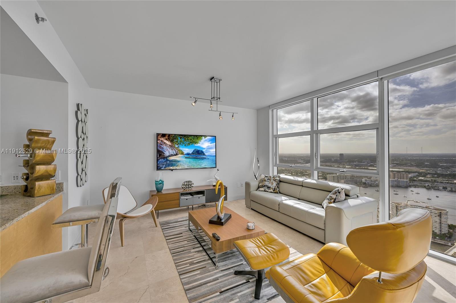 image Beach Club Two10