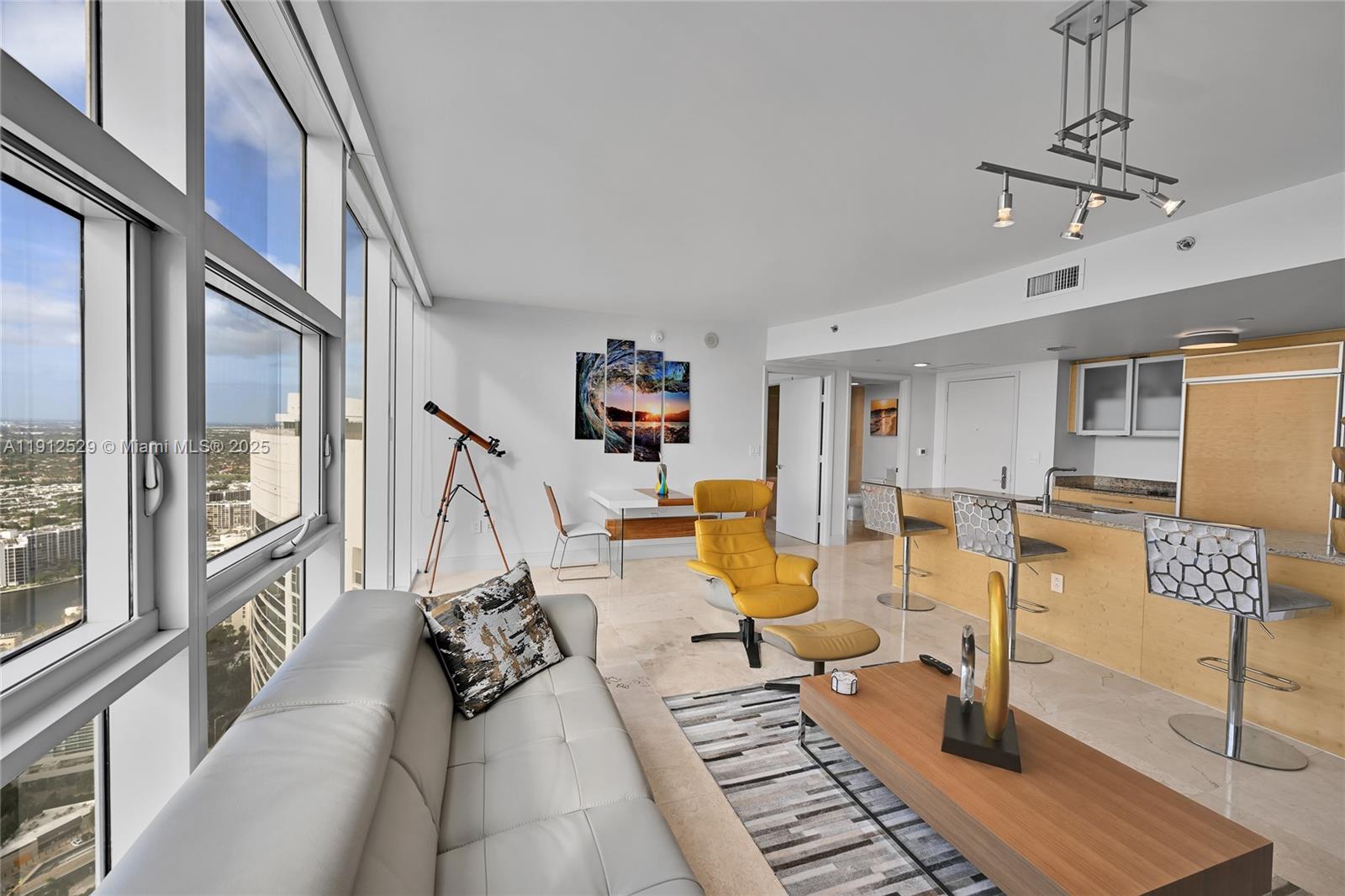 image Beach Club Two12