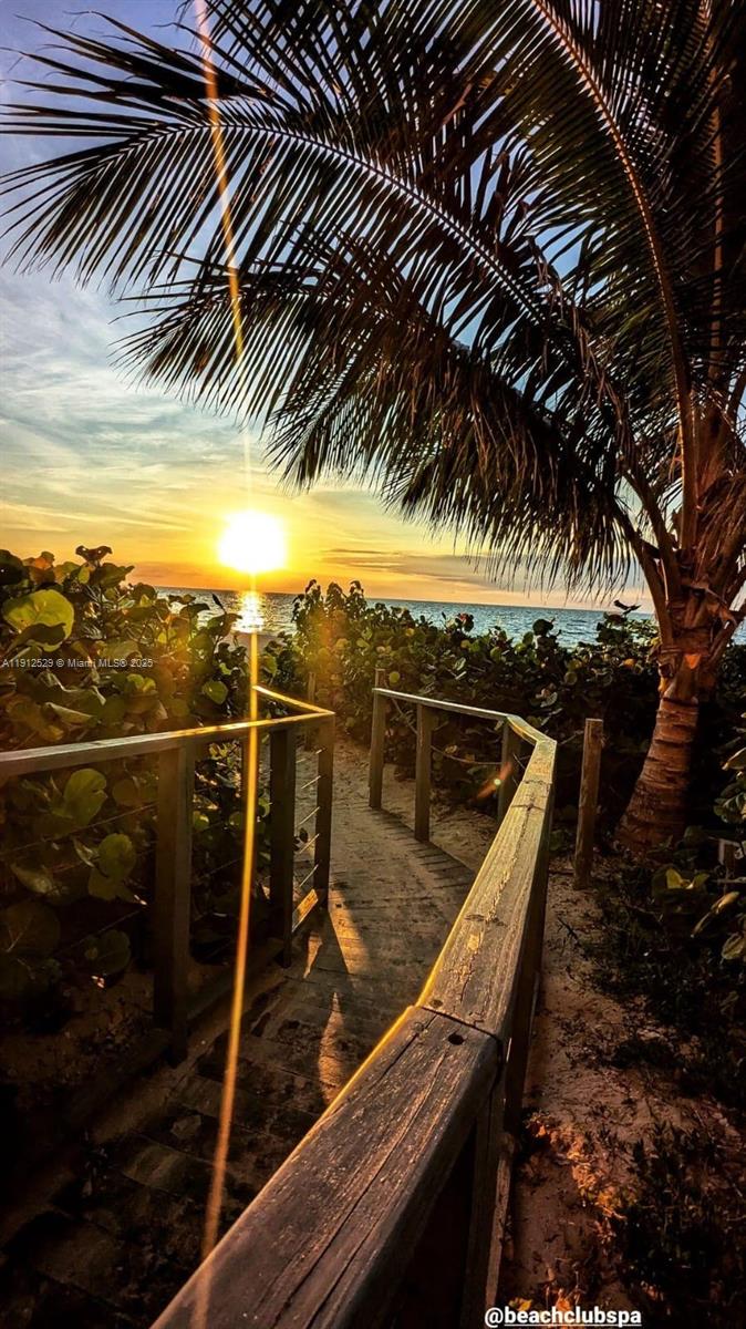 image Beach Club Two29