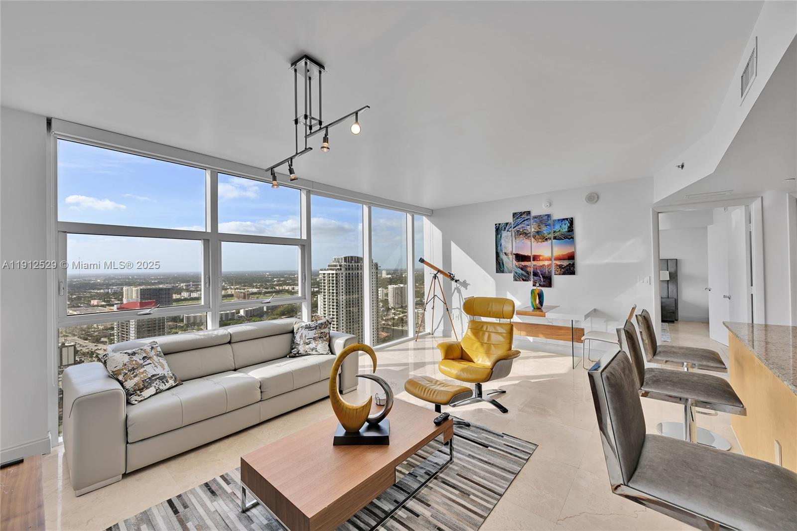 image Beach Club Two4