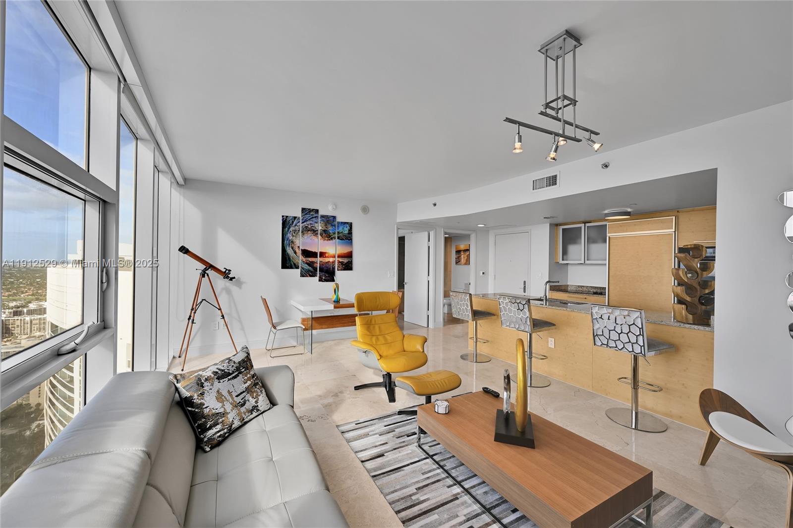 image Beach Club Two5