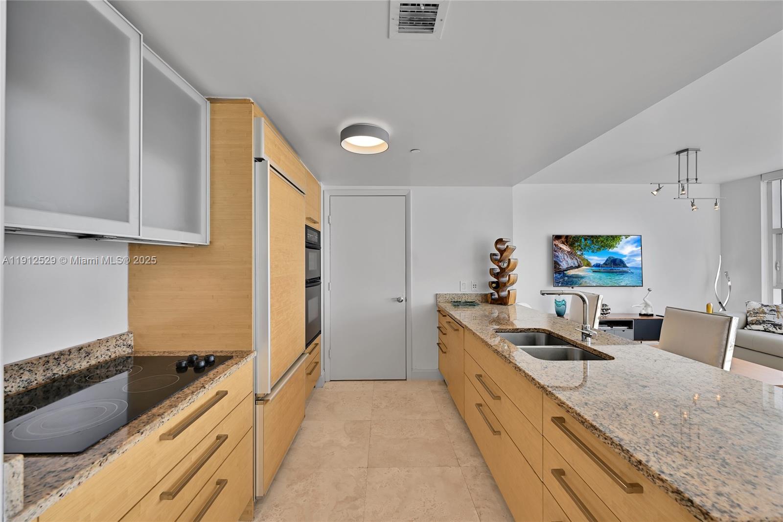 image Beach Club Two7