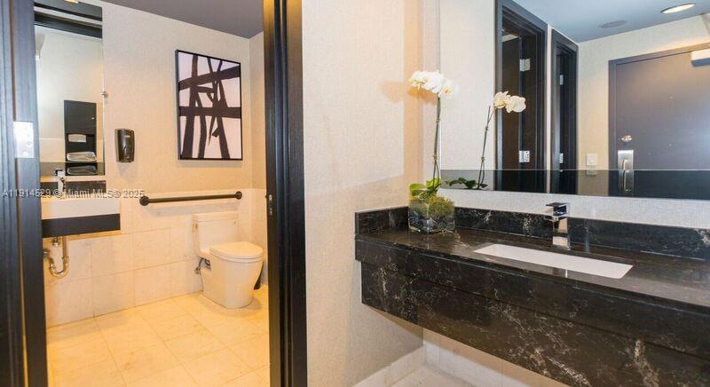 901 Brickell Key Blvd #906 Miami, FL 33131