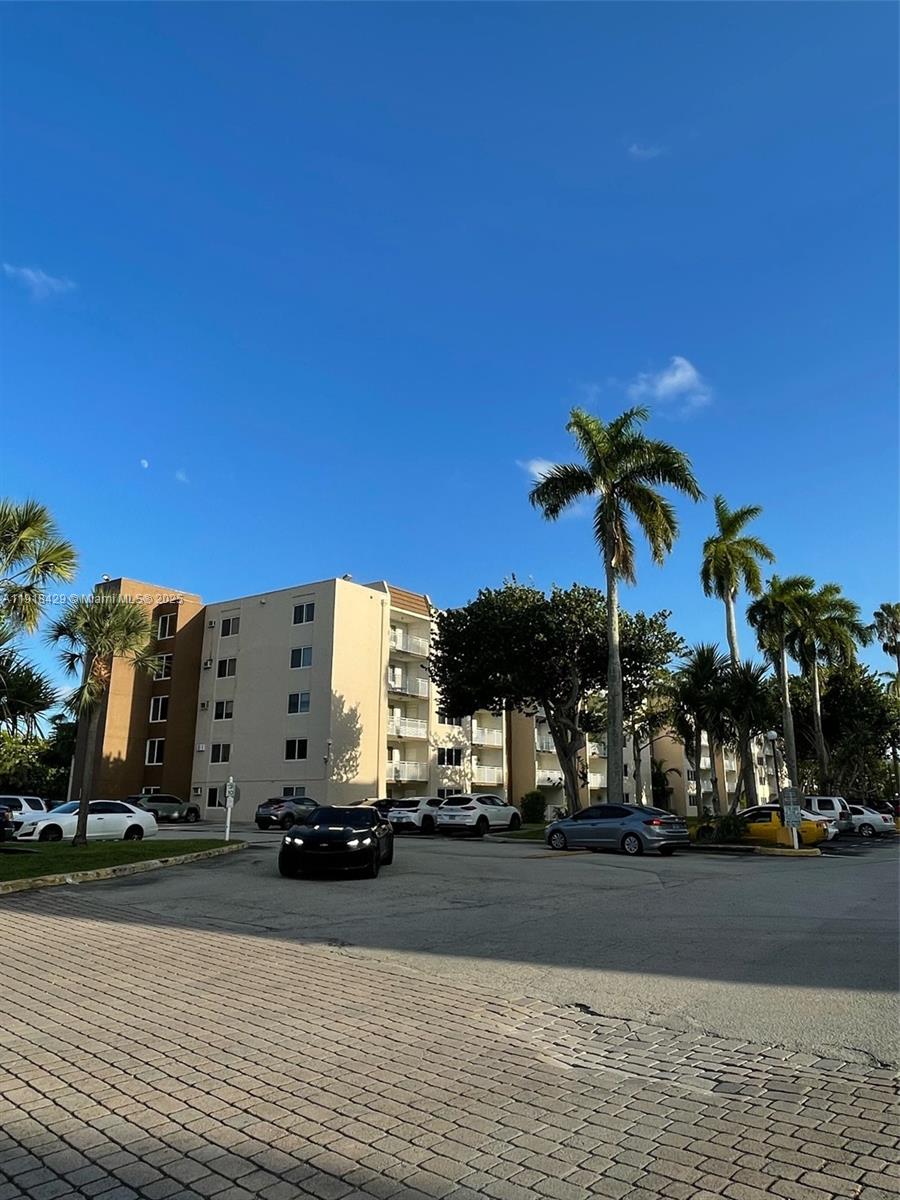 6950 Miami Gdns Dr #2-312A Hialeah, FL 33015