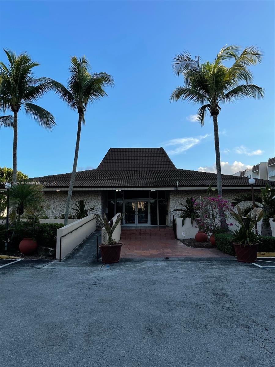 6950 Miami Gdns Dr #2-312A Hialeah, FL 33015