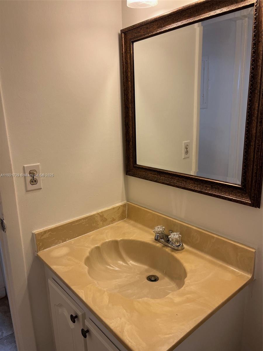 13500 NE 3rd Ct #402 North Miami, FL 33161