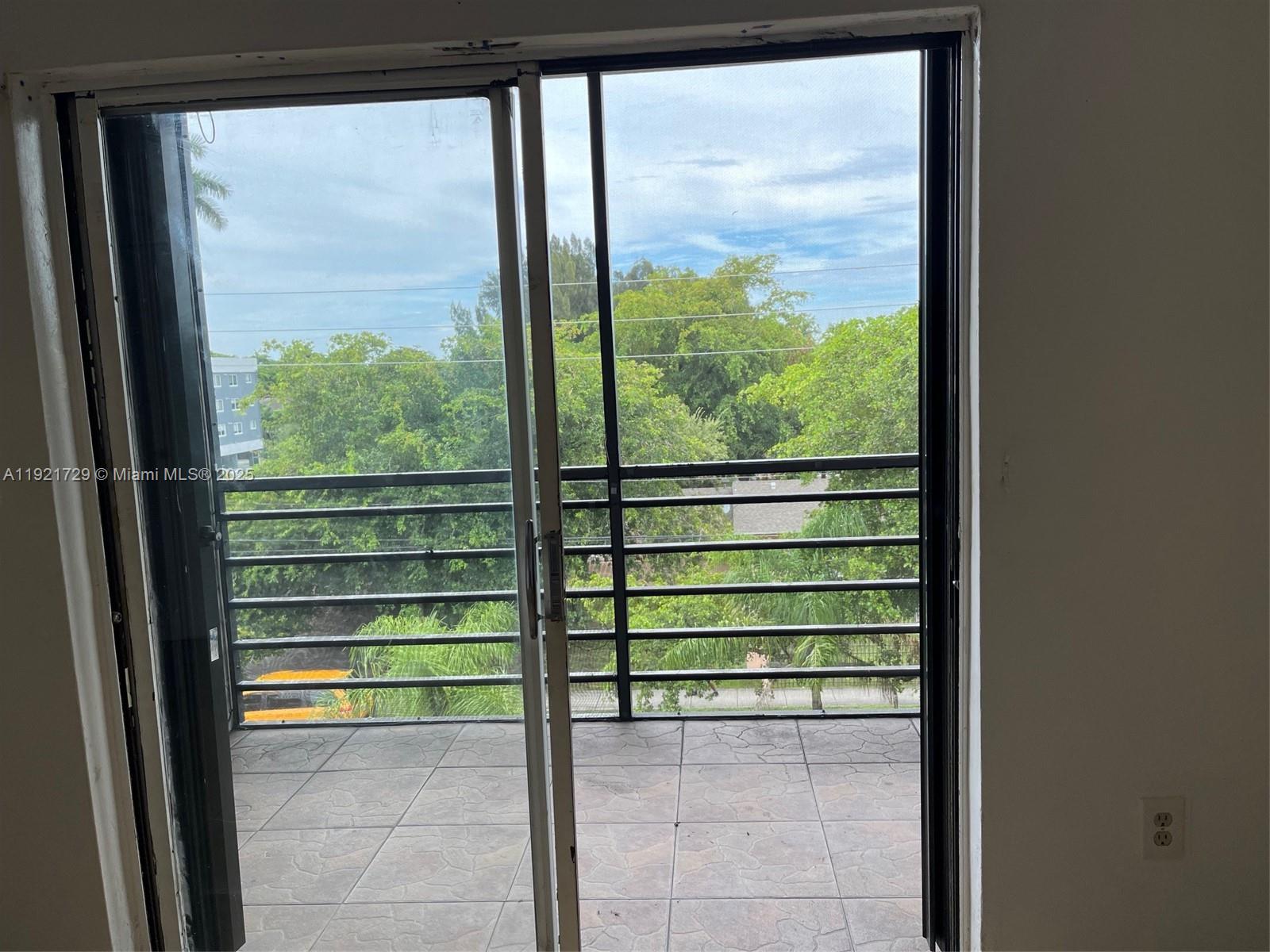 13500 NE 3rd Ct #402 North Miami, FL 33161