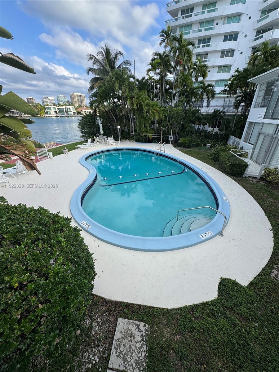 10281 E Bay Hbr Dr #A5 Bay Harbor Islands, FL 33154