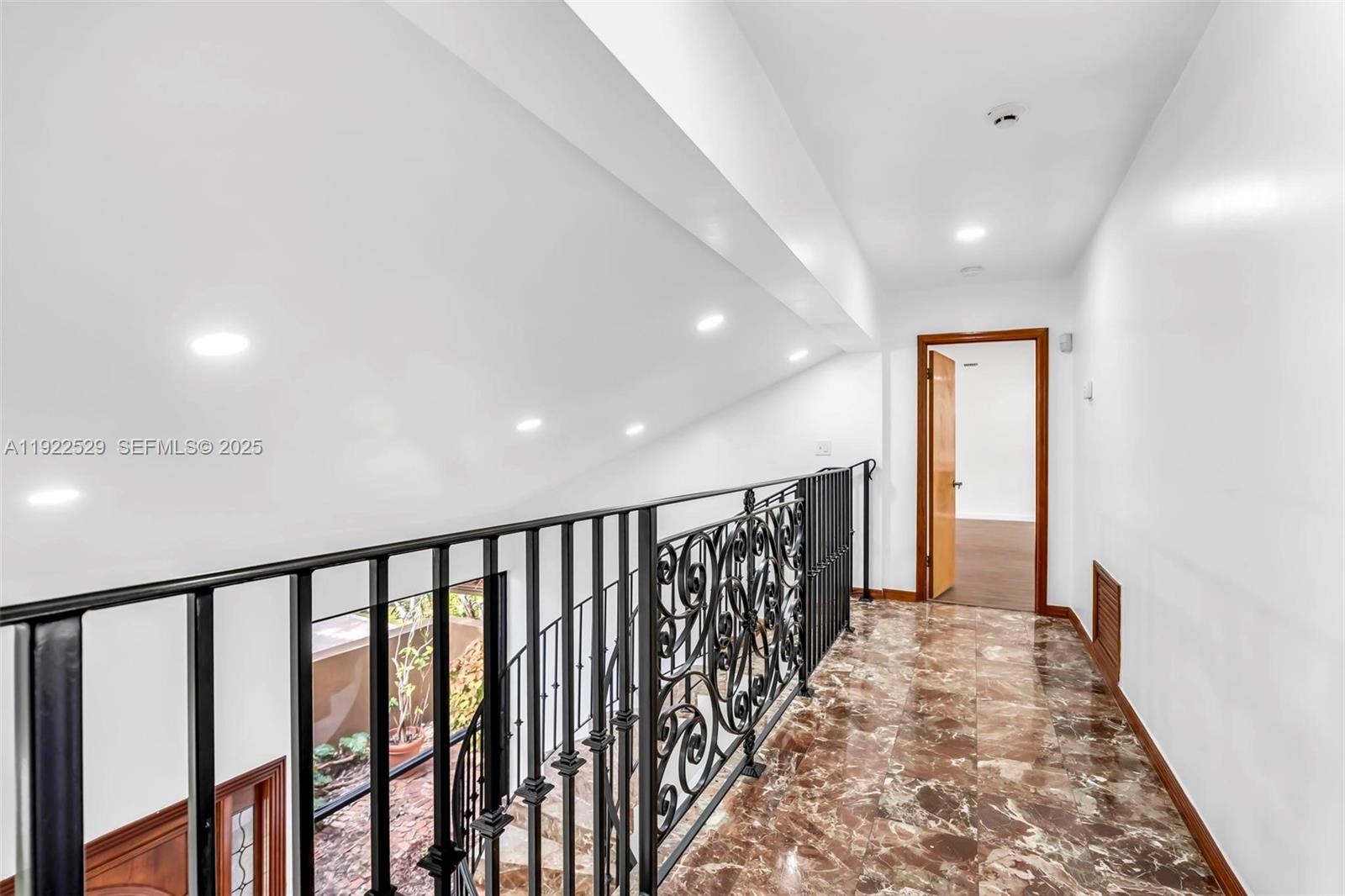 701 SW 24th Rd Miami, FL 33129