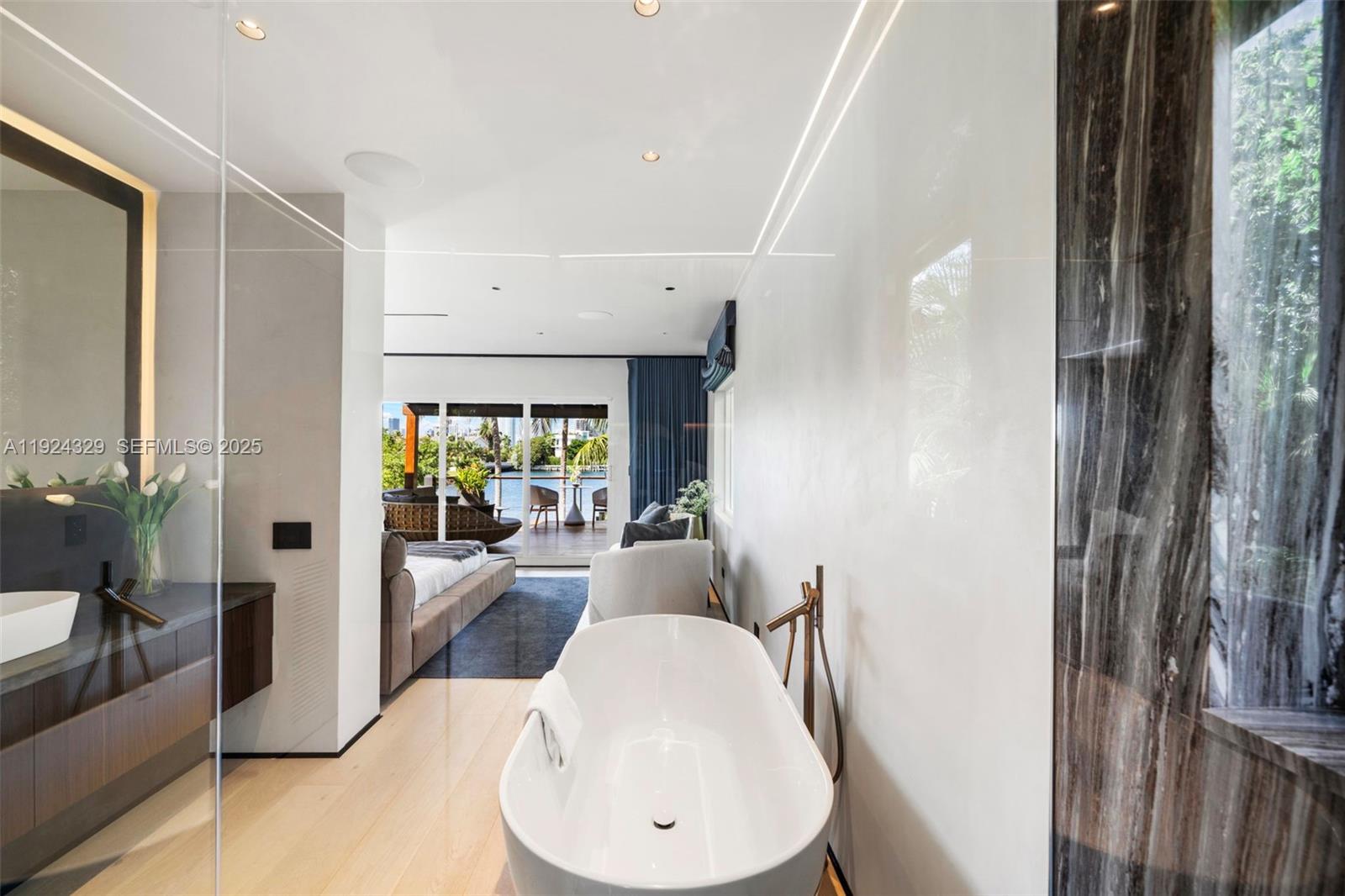 244 W San Marino Dr Miami Beach, FL 33139