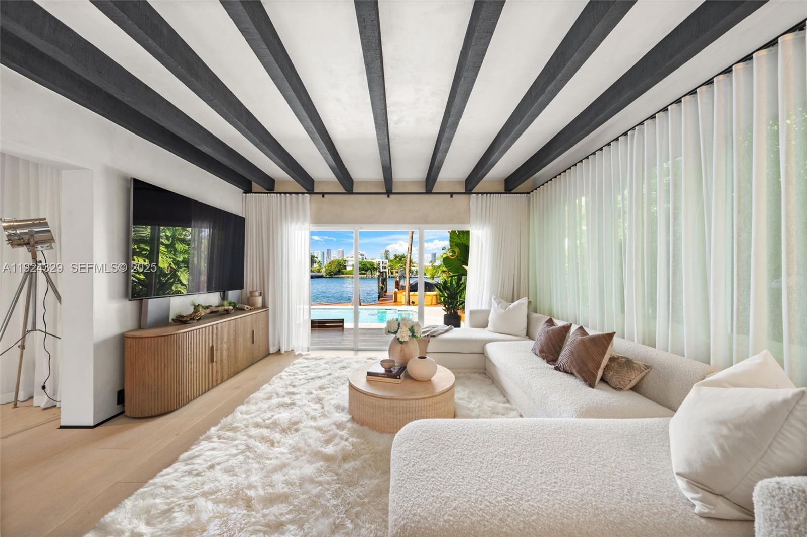 244 W San Marino Dr Miami Beach, FL 33139